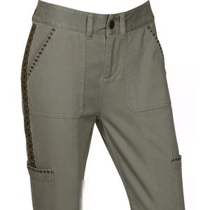 Army green 6 pocket “cargo” pants. Never worn.